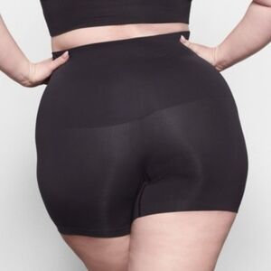 SKIMS Smooth Biker Short Black Sz XL NWT